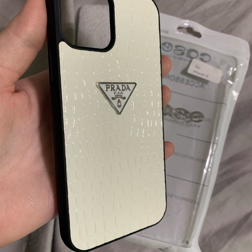 iPhone 12 case - Picture 3 of 4